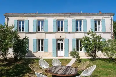 Image de Maison de caractère, près de la Rochelle, gds espaces et piscine privée