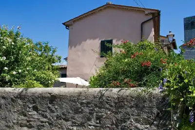 Image de Maison Ancienne Renovee Avec Jardin Dans Village MÉDIÉVAL - Le Jardin Secret