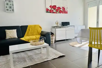 Image de Très belle maison cour Wifi-150 m de la plage- Promo 25% Avril-Mai- Oct