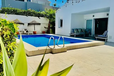 Image de Villa bord de mer avec piscine privée sur la Golden Mile