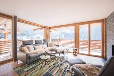 Image de Bernstein - 2 Chambres \/ 2-Bath Luxueux appartement central
