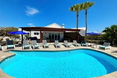 Image de Individuelle spacieuse Villa de luxe 5 lits, 4 bains, H \/ Pool, A \/ C, wifi, barbecue, Bbc1 \/ 2