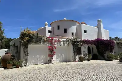 Image de Belle villa spacieuse et bien équipée, climatisation, wifi, télévision anglaise grande piscine. .