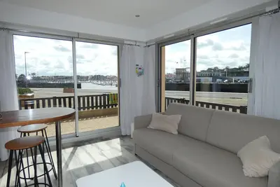 Image de Bel appartement refait Ă neuf, face au Port