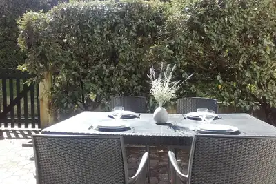 Image de T2 avec jardinet - Plage à 200m - Parking privé gratuit - Calme - Exposé sud
