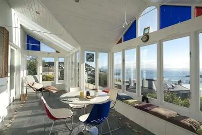 Image de Maison de bord de mer isolée avec des vues panoramiques spectaculaires sur la mer