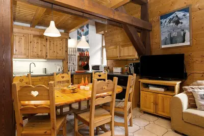 Image de 60 sqm Duplex 2 Bedroom Apartment In The Heart Of Chamonix.