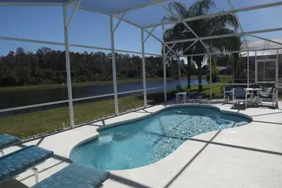 Image de Ex Show Home Villa, face au lac, piscine privée, salle de jeux et wi-fi gratuit