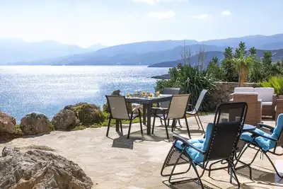 Image de Villa Celeste, vue mer imprenable. Villa-partie de luxe au-dessus de la plage d'Almyros