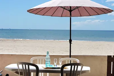 Image de Sur la plage, appartement F3 rez de chaussée lumineux, grande terrasse