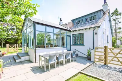 Image de Weavers Cottage - Le meilleur chalet de vacances de luxe dans le village de Cartmel.