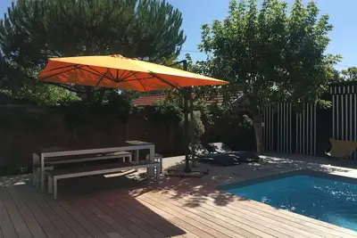 Image de Maison de charme en bois avec piscine et studio indépendant, proche plage
