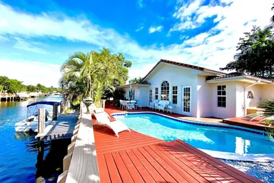 Image de Nice Waterfont house, heated pool, deck, dock with ocean access, 3 Bed+3bath