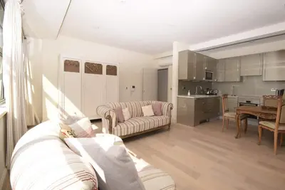 Image de Oasis d'une chambre élégante et récemment redécorée à Kensington