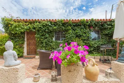 Image de \"La Casita\" dans jardin tropical dans cadre rural