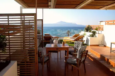 Image de Floor apartment with superb roof terrace, next to Almirida sandy beach
