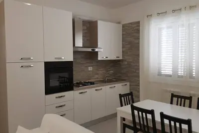 Appartement au 2ème étage sur un immeuble entièrement rénové! ! !
