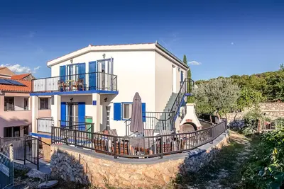 Image de Base d'été idéale, un ou les deux appartements à Sea House, à Wonderful Tisno!