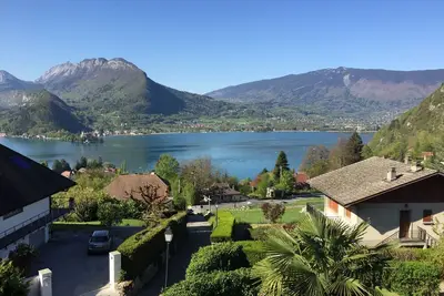 Image de La maison du lac, maison de charme et de caractère****, dominant le lac d'Annecy<br>
