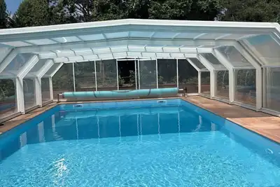 Image de Gîte avec Jacuzzi et piscine couverte, dans hameau calme.