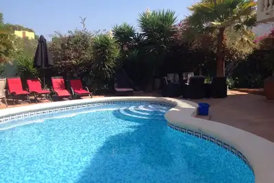Image de Luxueuse villa de 4 chambres avec piscine privée et privée Electric Gates