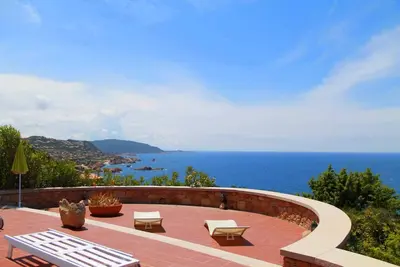 Image de Villa individuelle de 4 chambres, piscine privée, vue sur la mer et espace barbecue