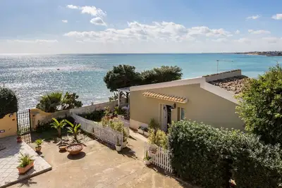 Image de Blue House sur la mer et