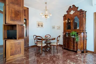 Image de Elégant appartement ensoleillé vue sur le canal
