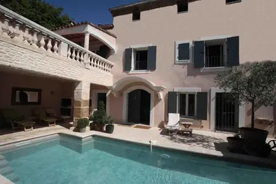Image de Une location de vacances familiale de luxe avec piscine privée au coeur de la Provence