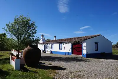 Image de Monte Alentejo traditionnelle, avec piscine et aire de jeux