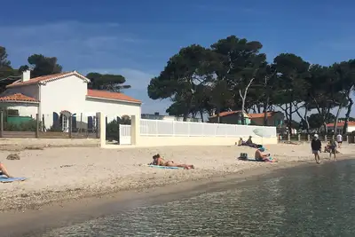 Image de Villa pieds dans l'eau avec accès direct à la plage