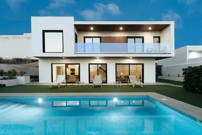 Belle villa pour 6p. , Connexion Wi-Fi, piscine privée et chauffée plage, 8min