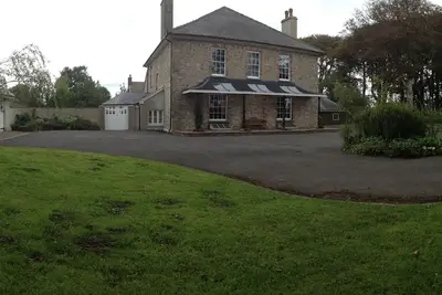 Image de Lg maison individuelle d'époque - ancien presbytère, vue sur le canal de Bristol / Gower & Caldy