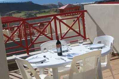 Image de Apt Spacieux Moderne Avec Vue Sur La Mer + Terrasse De Toiture PRIVÉE Incroyable \/ Bbq WiFi Gratuit