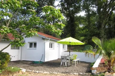 Image de Maisonnette dans propriété d'un hectare