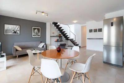 Image de Duplex à 50 mt de la mer, Wifi, Sat Tv, A\/A, 3 chambres + 3 salles de bains