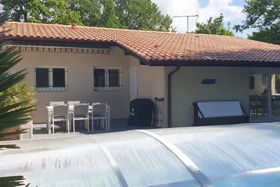 Image de Maison de caractère avec piscine chauffée, jardin, quartier très calme et wifi