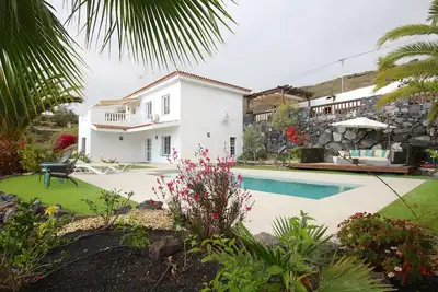 Image de Belle villa pour 6p. , WiFi, piscine privée et chauffée, à 9min de la plage