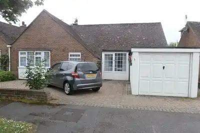 Image de Bungalow de 3 chambres à 5 min à pied de la mer / Château de Highcliffe WiFi adapté aux handicapés