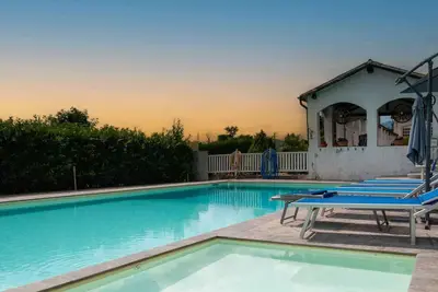 Image de Villa avec grande piscine, 12\/14 personnes, entre Venise et les Dolomites