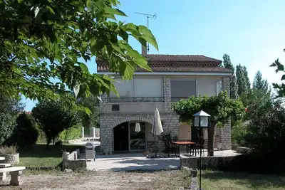 Image de Zone résidentielle, piscine, jardin et parking privés, 3 chambres climatisées