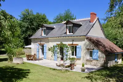 Image de Maison dans un parc au bord de l'eau