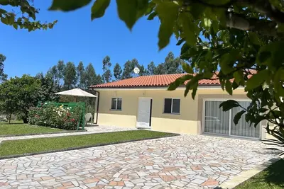 Image de Charmante maison avec jardin - Charming farm house with splendid garden