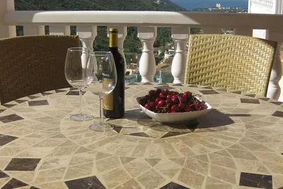 Image de Spacieuse villa moderne. 3 terrasses ensoleillées, piscine privée et superbes vues. Wifi gratuit