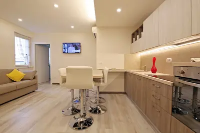 Bellagio Near The Lake, A Stylish Apartment, Garden, Parking Relaxing Position
