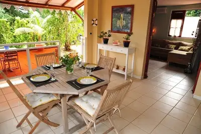 Image de Martinique, ile aux fleurs - Très beau F2 (déco soignée) pour des vacances zen et nature entre Foret et Mer. Idéalement situé, permet de rayonner sur toute l'ile