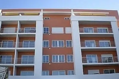Image de Situé dans un endroit paisible, piscine commune sur le toit, parking sécurisé
