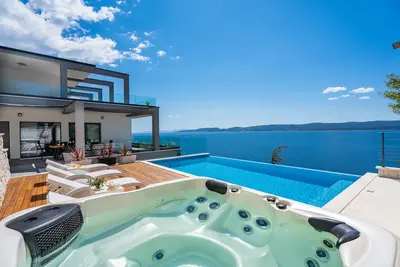 Image de Nouveau! Villa Hrid Luxueuse villa en bord de mer, jacuzzi, piscine à débordement avec massage