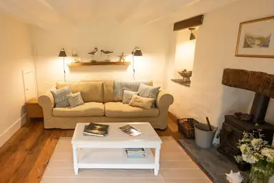 Image de 'Pretty Cottage', un jardin au bord de la rivière dans un endroit paisible mais central, à Solva
