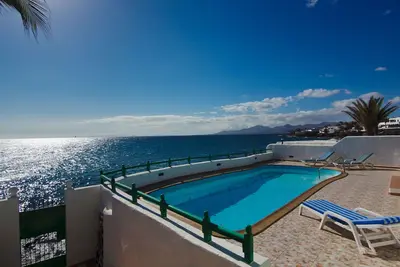 Image de Villa avec piscine chauffée et vue sur mer privées